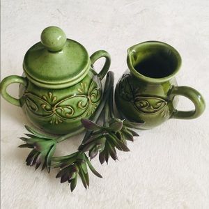 Vintage Pottery Sugar & Creamer Set.